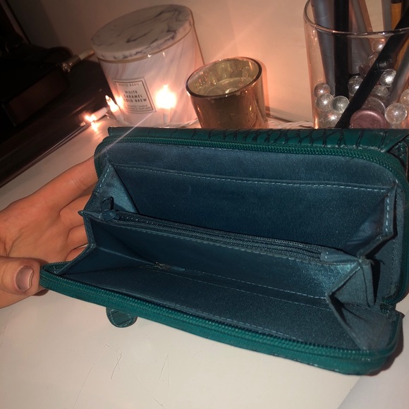 ✨3/$15✨Kate Landry wallet - Picture 3 of 6